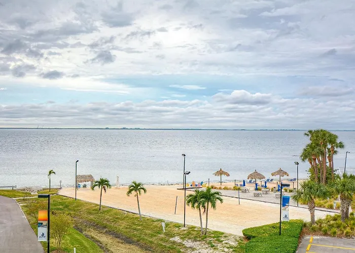 441-Waterfront, Amazing Views, Wifi, Pool And Close To Bucs Stadium